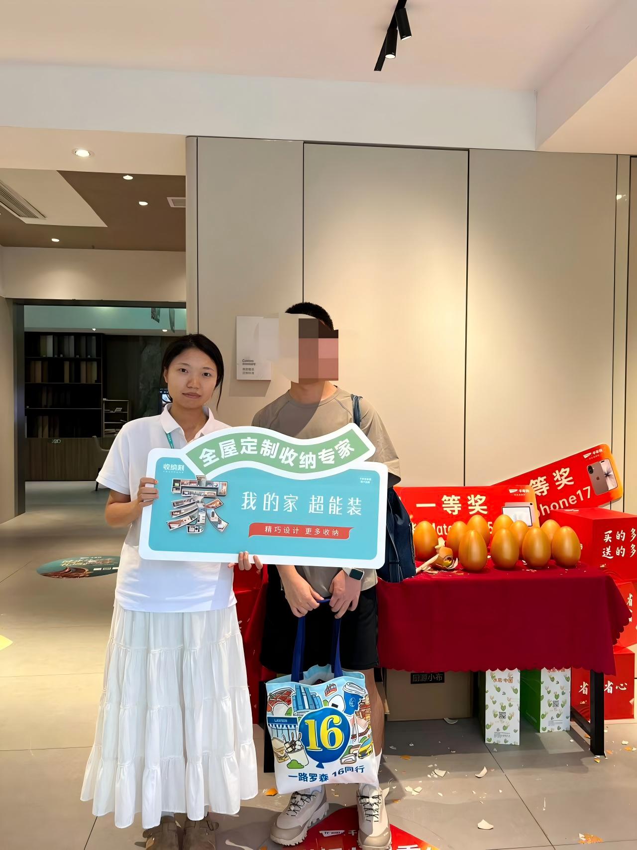 客户签单合影